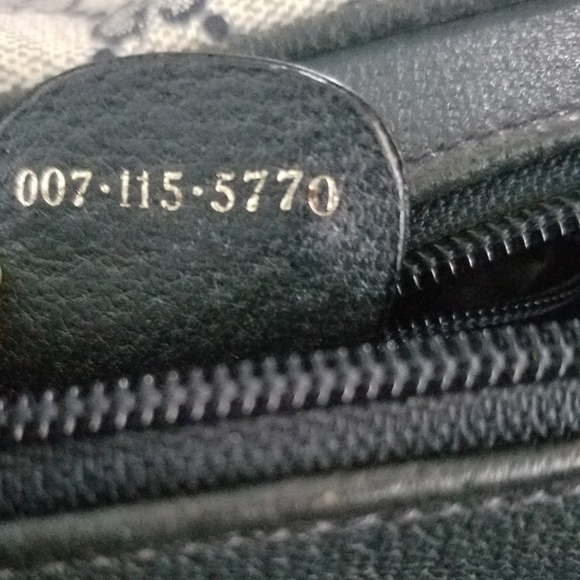 Auth. Vintage Gucci Crossbody w/Dustbag - Picture 8 of 8